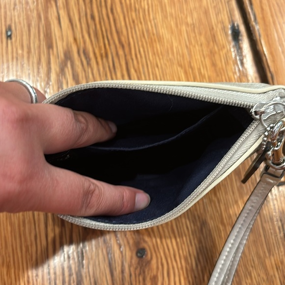 Coach gold leather wristlet - Picture 5 of 5